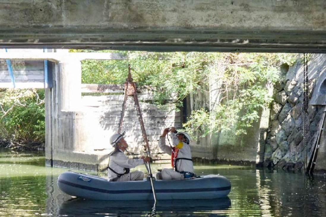 橋梁点検（水上）